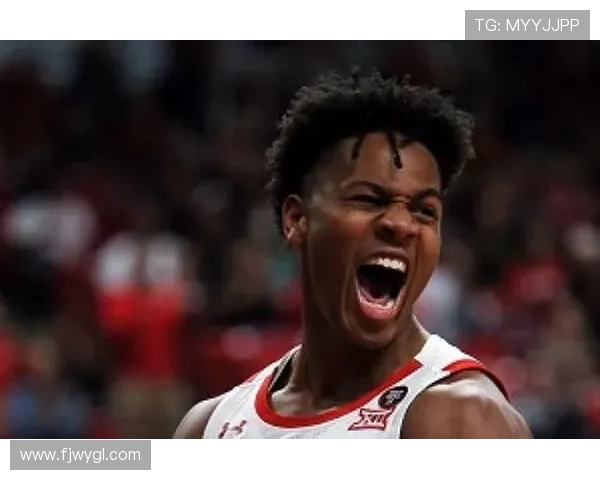 小香农盛赞麦丹默契配合场上互给建议携手为球队而战力拼胜利目标